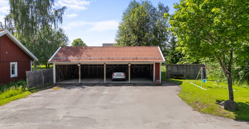 0214 Glada Kalles Väg 1-4 carport2
